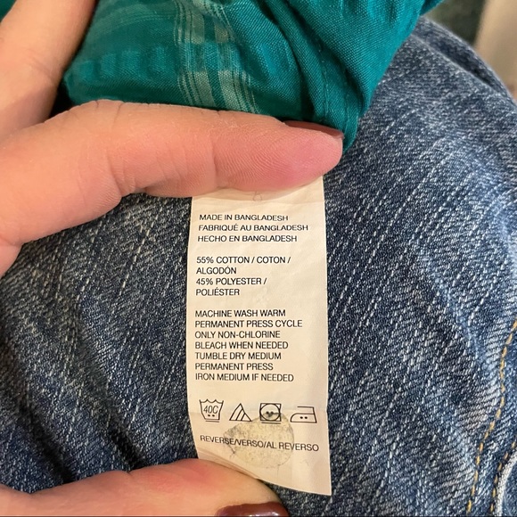 Van Heusen button down shirt - Picture 4 of 8